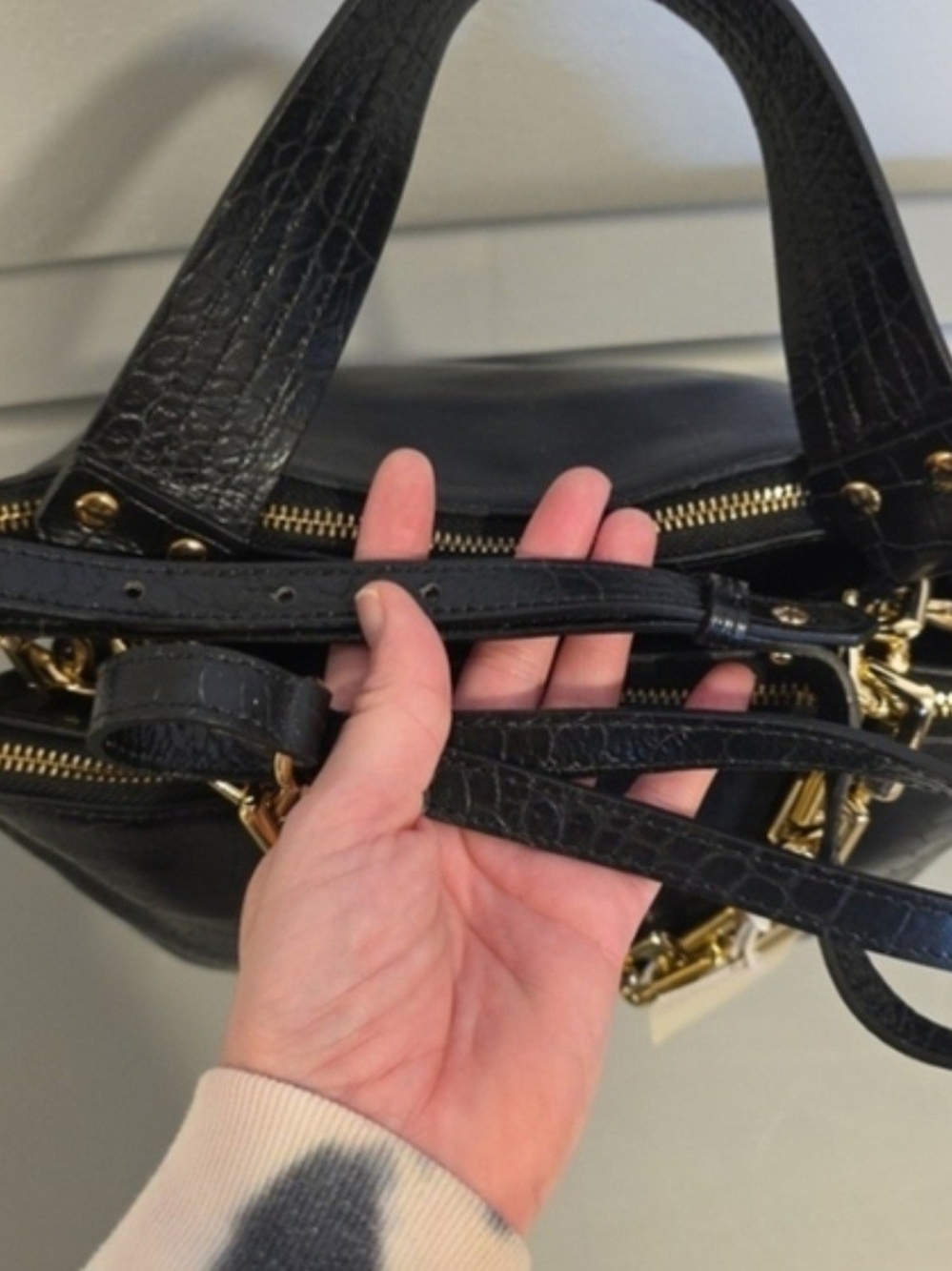 Claudia Firenze Italy Black Leather Shoulder Bag With Gold Chain - Picture 10 of 16